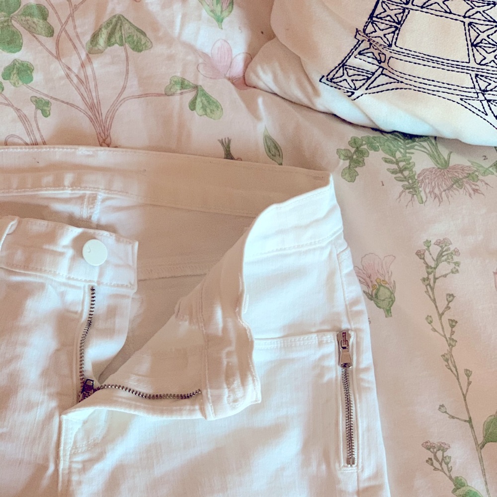 Comfy white skinny jeans